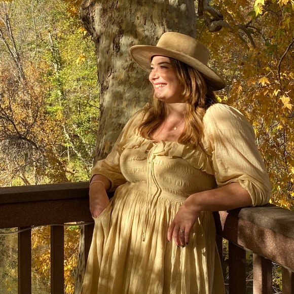 Meet your Posher, Jessica - Picture 1 of 1